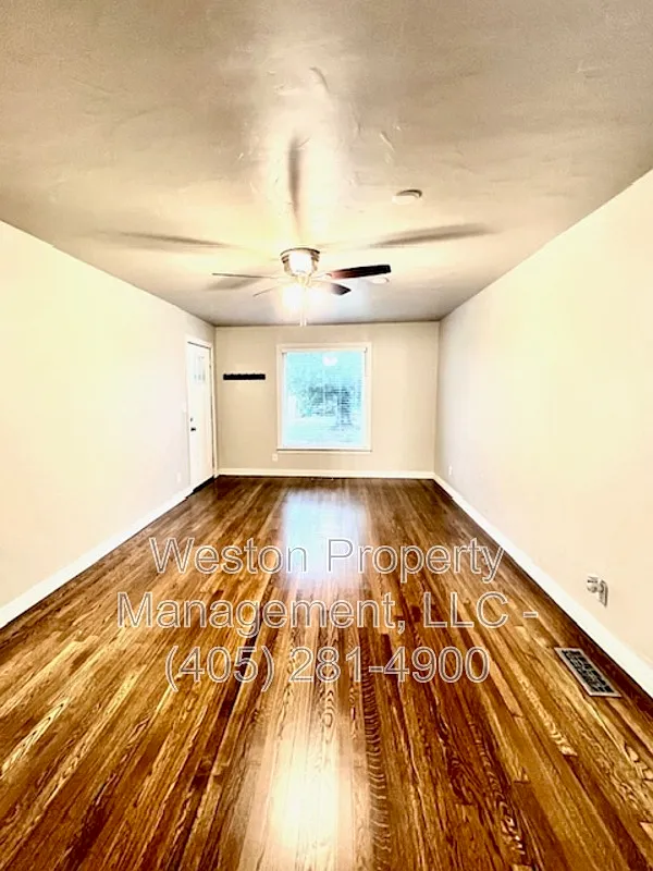 2 bed, 1.0 bath, 924 sqft, $1,325 — Photo 2