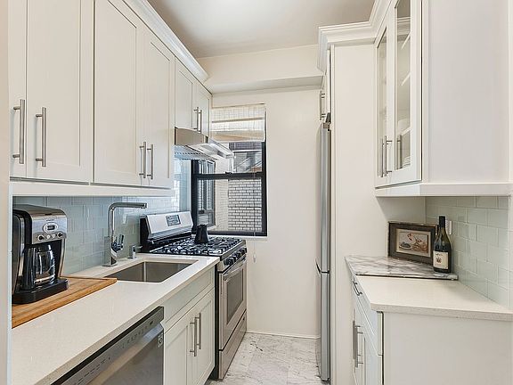 4th image of 44 E 67th St APT 10E
