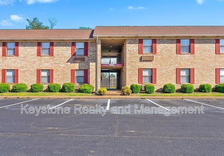 100 Laurel Cove Dr — Photo 1