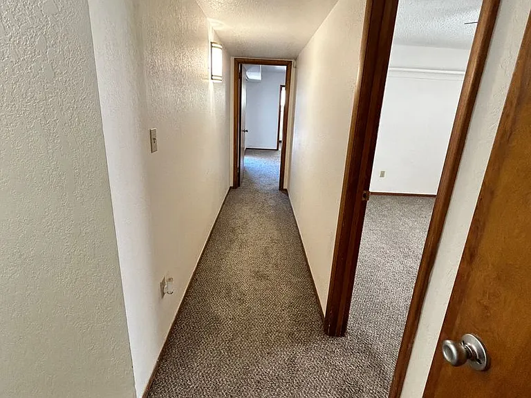 2401 Cosnina Dr — Photo 19
