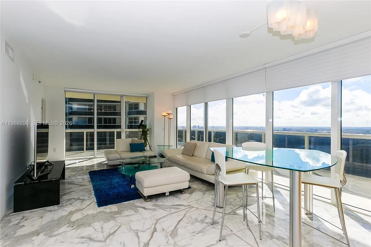 Building Photo - 1830 S Ocean Dr #2906