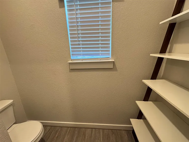 2328 Calvert Dr — Photo 26