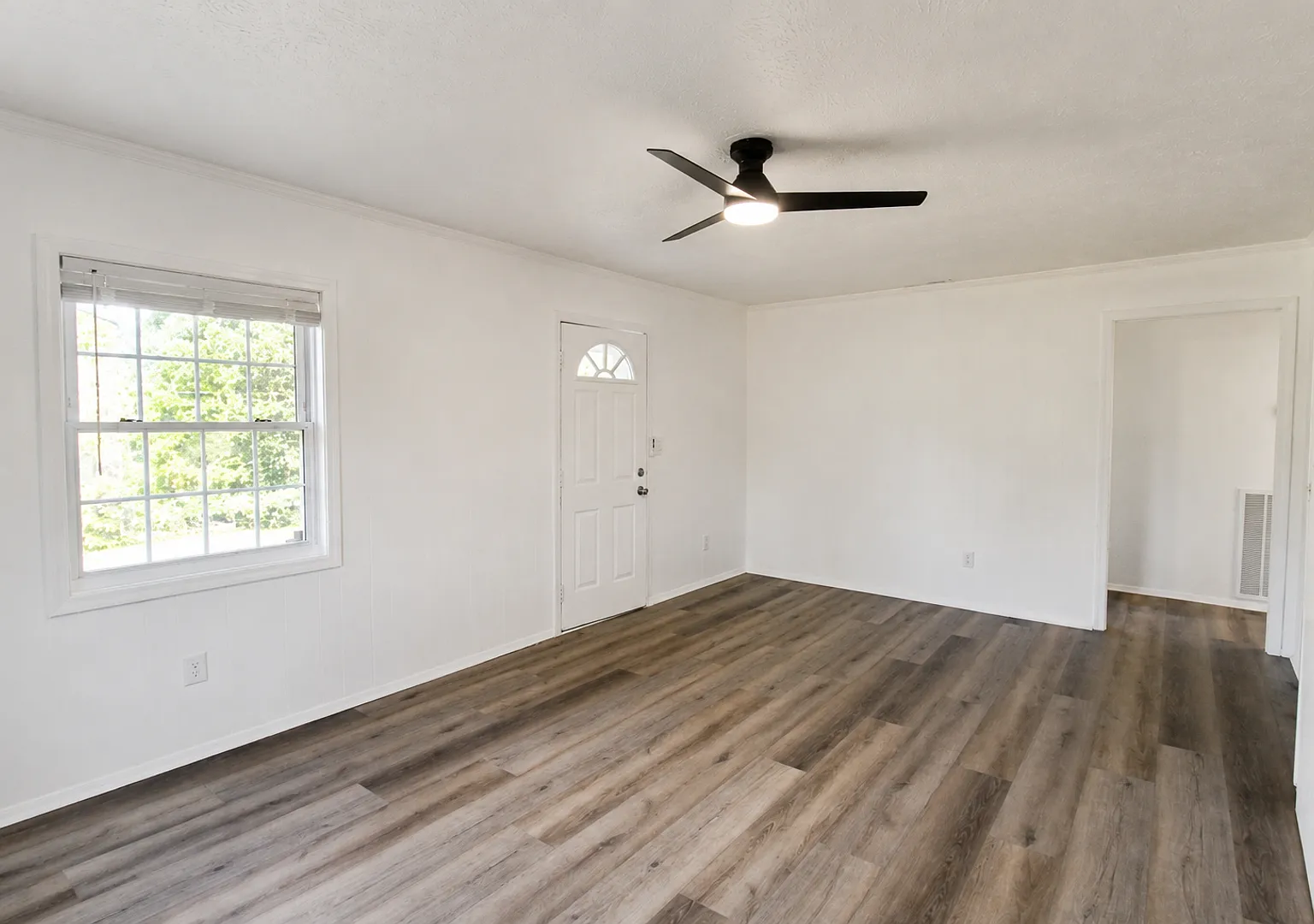 3-Bedroom Pet-Friendly Home with Water and Washer/Dryer Included — Photo 4