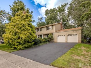 17 Stephens Dr, East Brunswick, NJ 08816