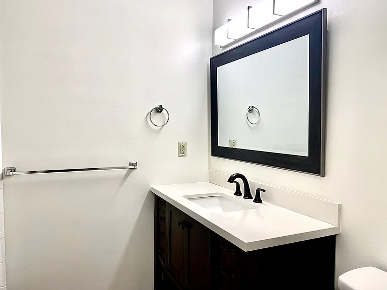 359 N 100 W #4 — Photo 10