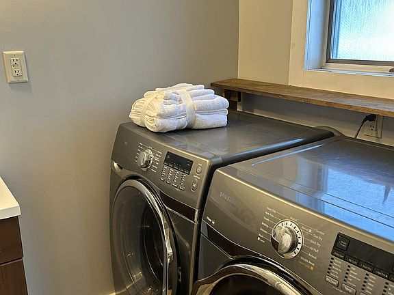 5th image of 347 N Linden St #A