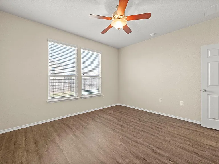 5704 Levenwood Ln — Photo 14