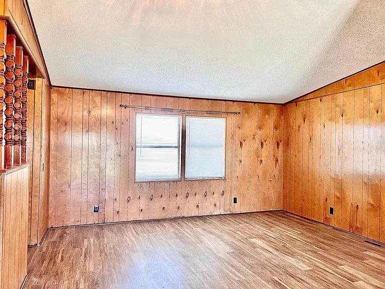 18425 Blake Manor Rd — Photo 11