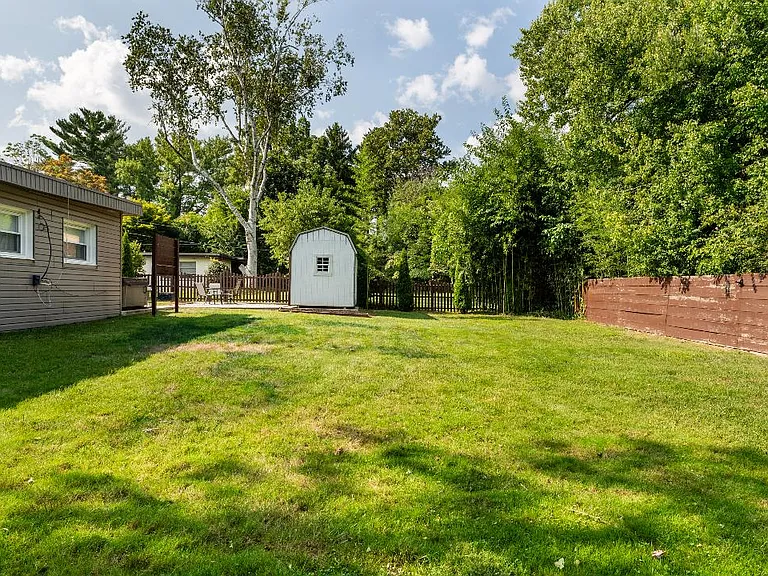 2205 Mary Ln — Photo 32