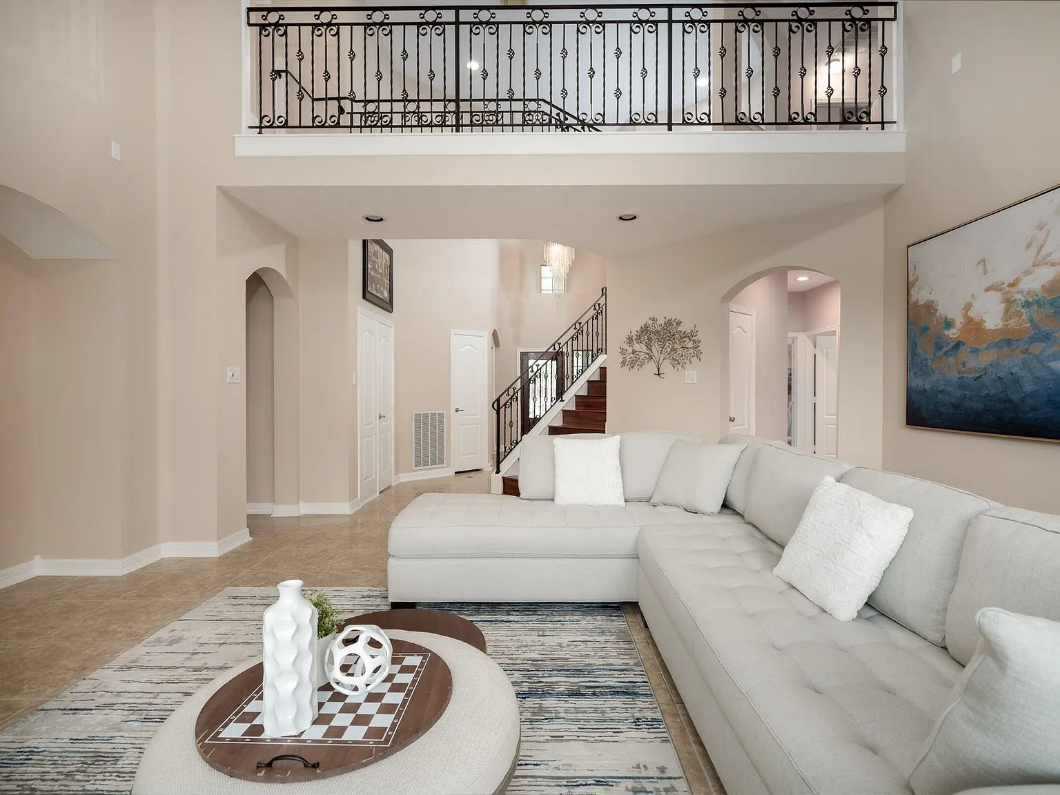 4 bed, 3.5 bath, 3829 sqft, $5,500 — Photo 3