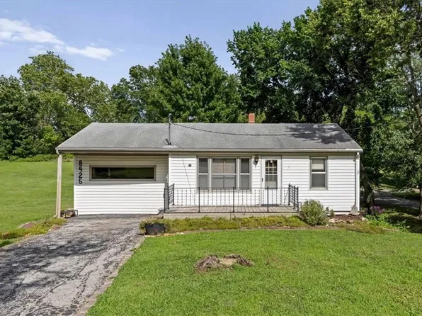 8425 Sterling Ave, Raytown, MO 64138