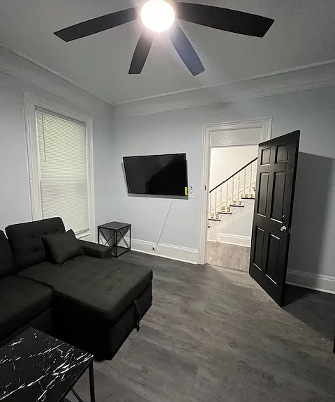 1211 Madison St #1 — Photo 8