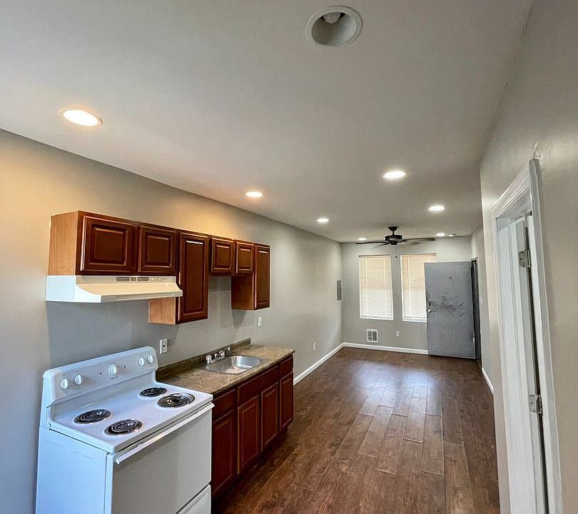 1st image of 1867 Clarence St Floor 1