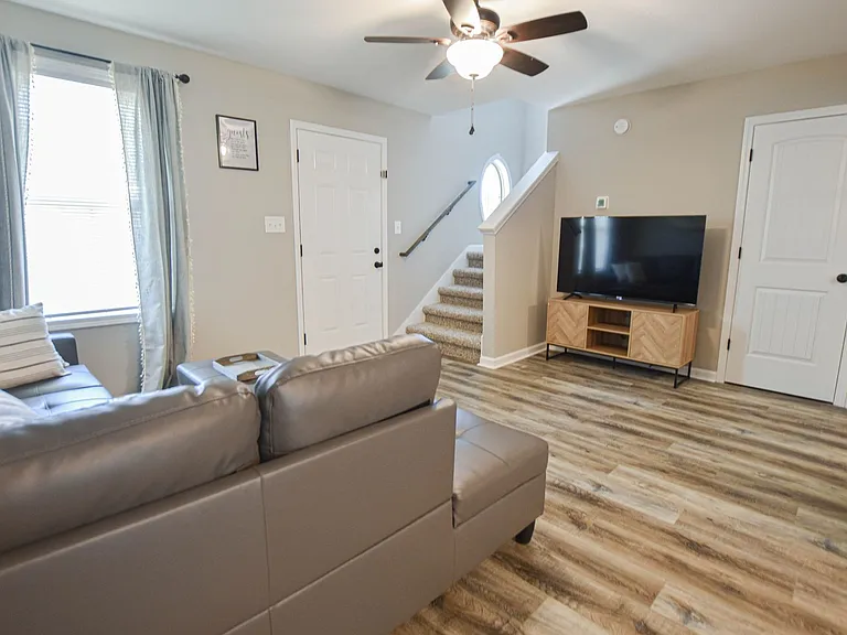 219 Smithson Ln — Photo 18