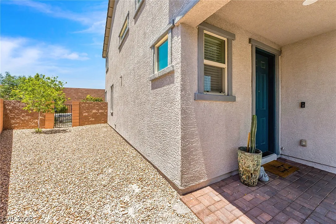 3 bed, 2.5 bath, 2071 sqft, $2,780 — Photo 4