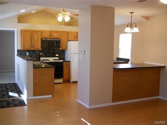 3rd image of 4661 Oldenburg Ave