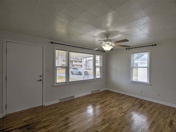 5th image of 3421 E Leafdale Ave