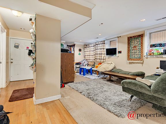 2nd image of 6418 N Maplewood Ave #100
