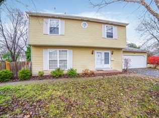 9 Redstart Rd, Naperville, IL 60565