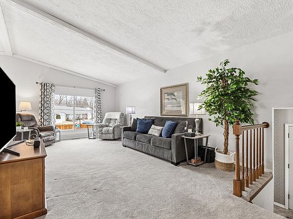 5th image of 2501 2nd St