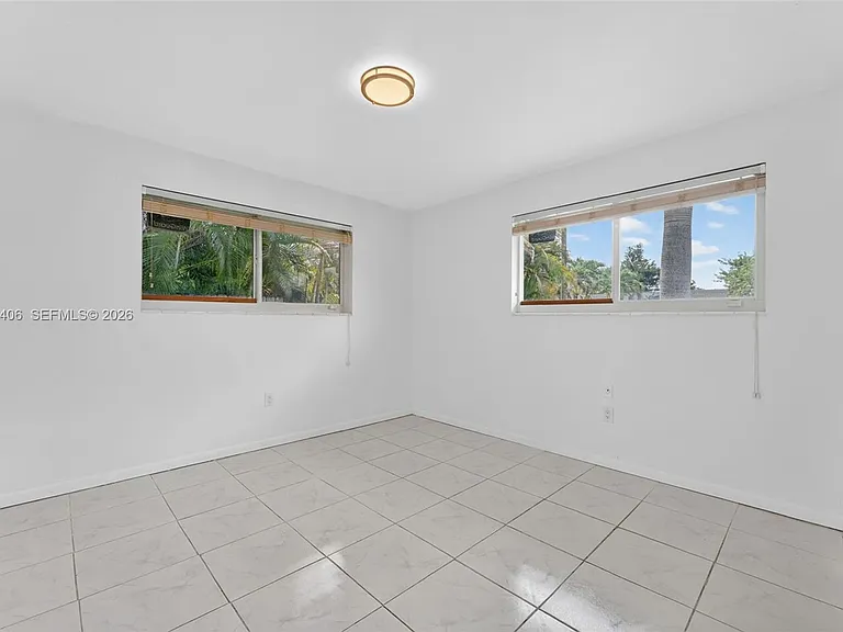 1401 NE 200th Ter — Photo 17