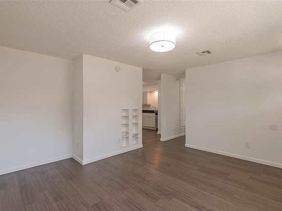 5th image of 929 Astoria Dr