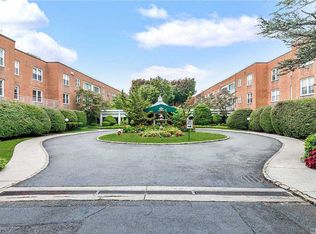 1390 Broadway, Hewlett, NY 11557