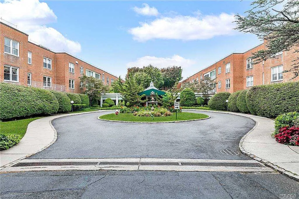 1390 Broadway photo 1