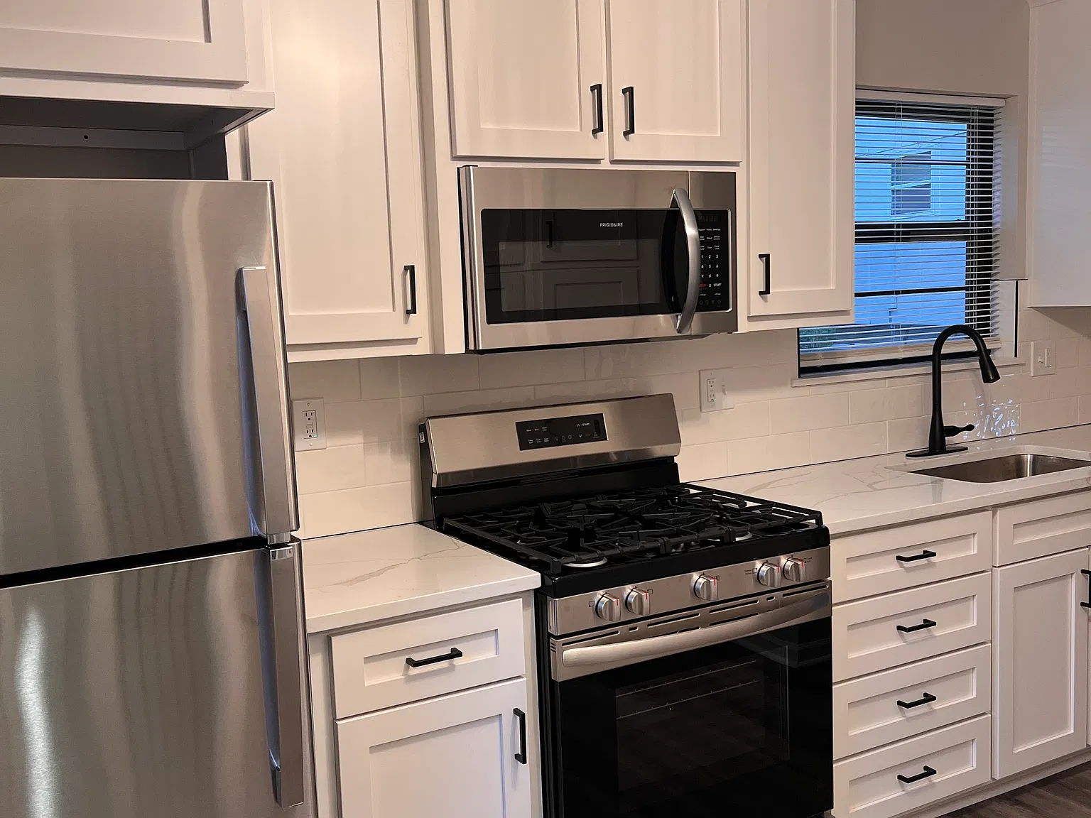 3 bed, 2.5 bath, 2000 sqft, $2,350 — Photo 2