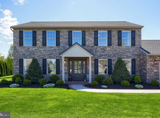 515 High Point Dr, Denver, PA 17517