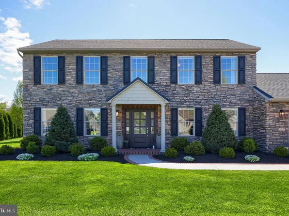 515 High Point Dr, Denver, PA 17517