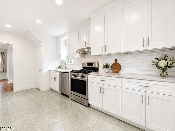 2nd image of 312 Rochelle Ave