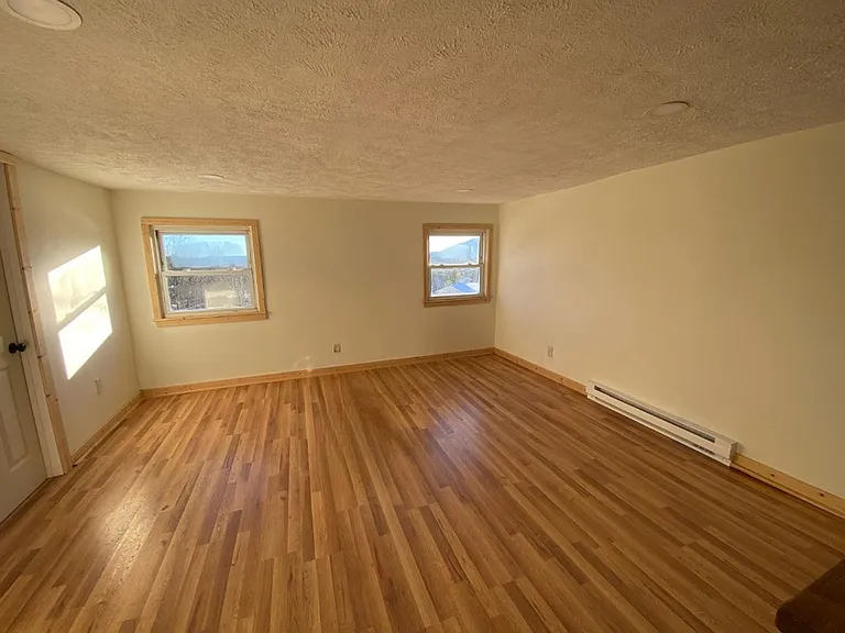 252 Wilcox Dr — Photo 3