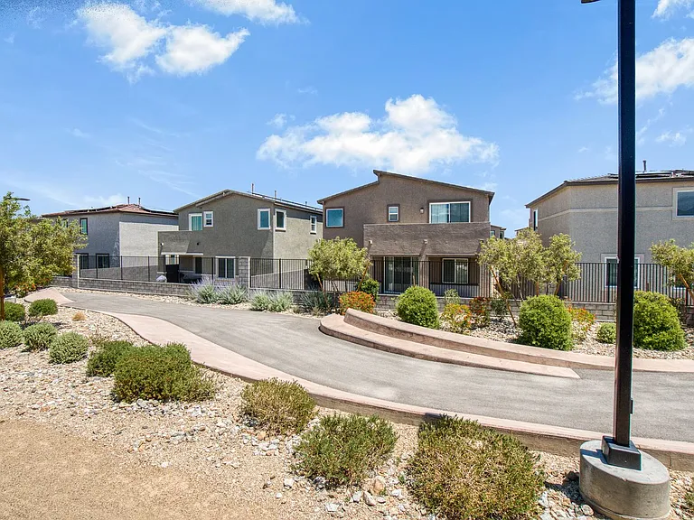9770 Redwood Cascade St — Photo 32