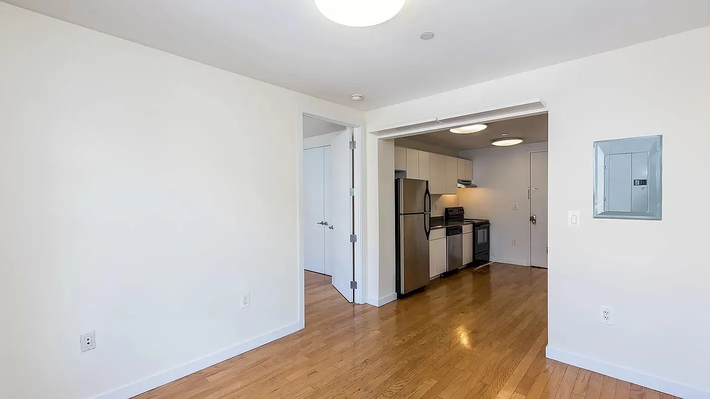 924 Metropolitan Avenue — Photo 4