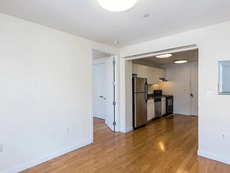 924 Metropolitan Ave #206 — Photo 3