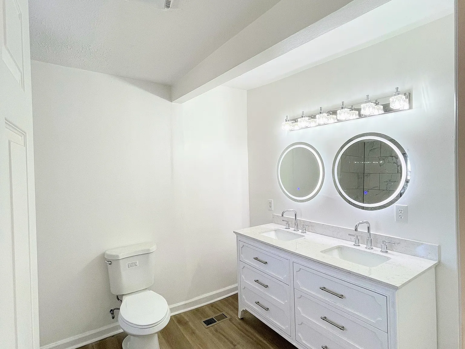 1716 Knowles St — Photo 3