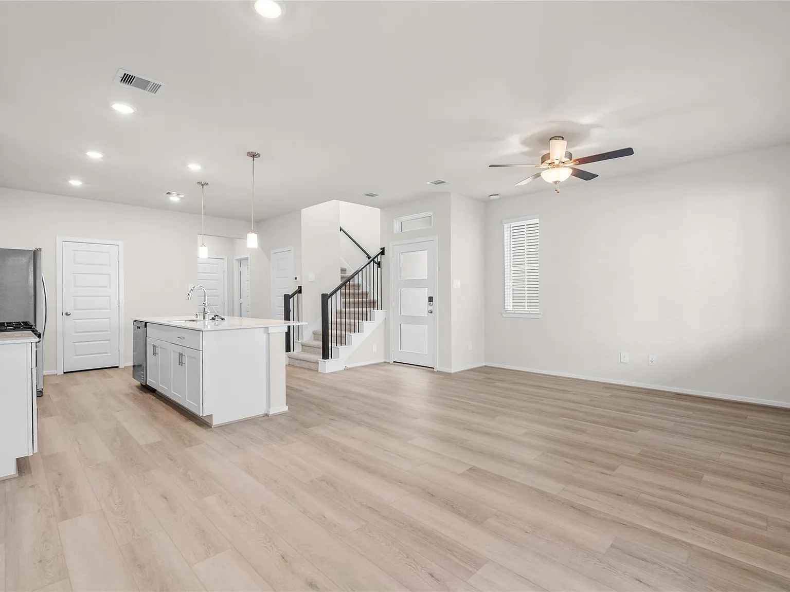 3 bed, 2.5 bath, 1853 sqft, $2,450 — Photo 4
