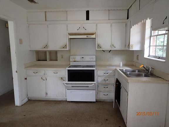 2nd image of 712 Blue Springs Dr