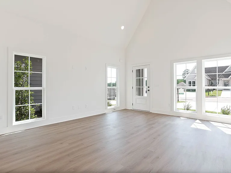 3232 Bradley Ln — Photo 4