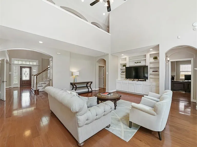 22311 Claysprings Ln — Photo 10