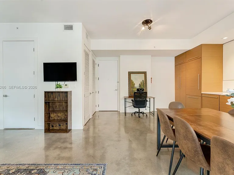 250 NW 24th St #2B — Photo 6