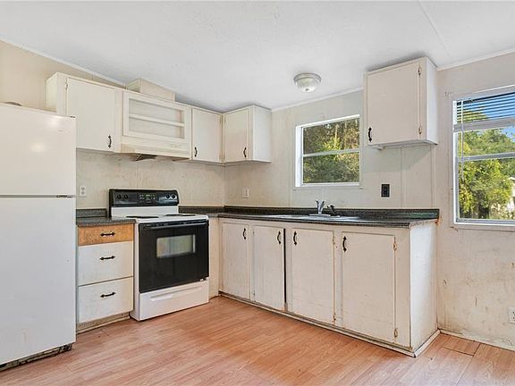 5th image of 43710 Dixie Dr