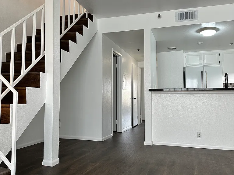 720 W 4th St #409 — Photo 11