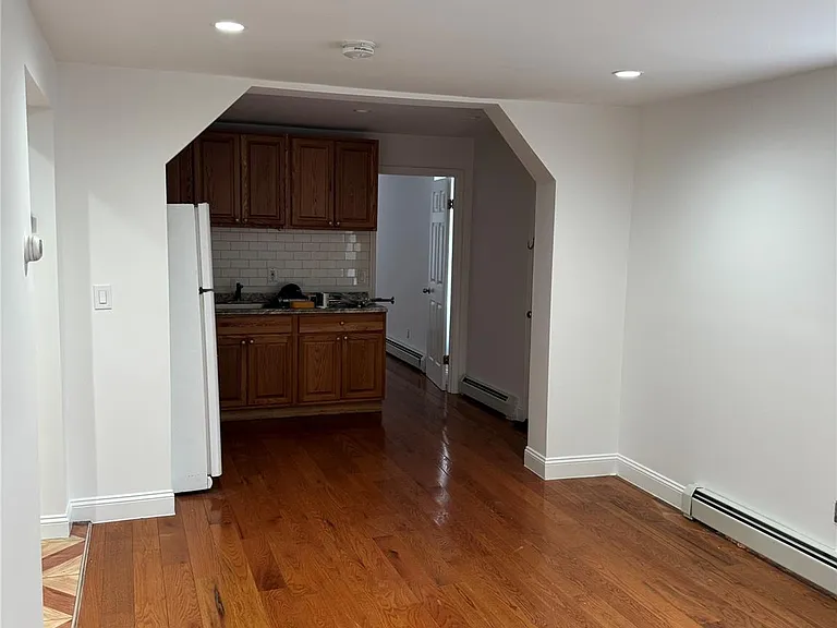 2031 Tomlinson Ave #1R — Photo 8