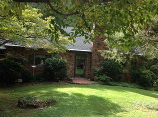 346 Piccadilly Dr, Winston Salem, NC 27104