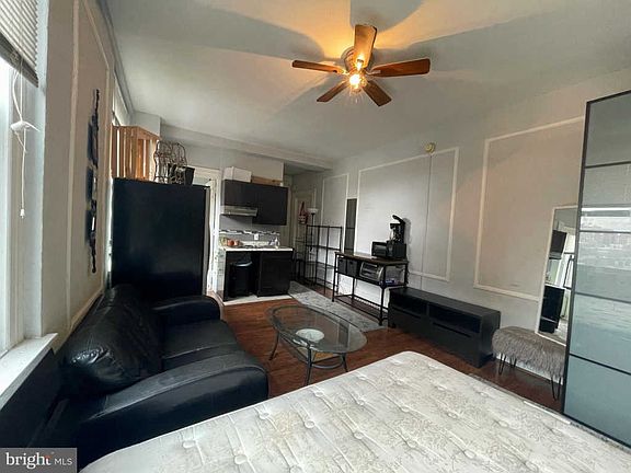 2nd image of 1324 Locust St APT 727