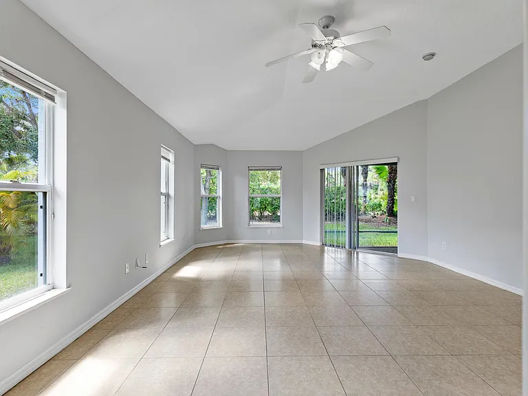 483 S Key Lime Sq SW — Photo 23