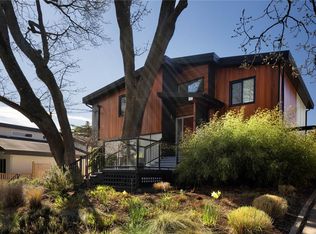 338 Foul Bay Rd, Victoria, BC V8S 4G7