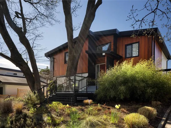 338 Foul Bay Rd, Victoria, BC V8S 4G7